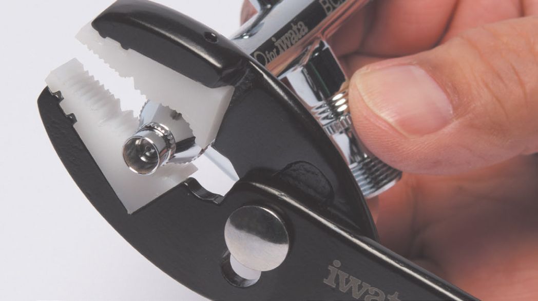 Profesionální nářadí pro servis pistolí Iwata